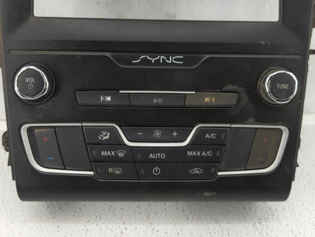 2019-2020 Ford Fusion Am Fm Cd Player Radio Receiver 554810 - Oemusedautoparts1.com