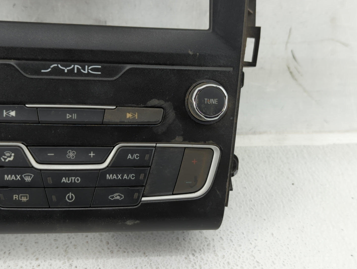 2019-2020 Ford Fusion Am Fm Cd Player Radio Receiver - Oemusedautoparts1.com