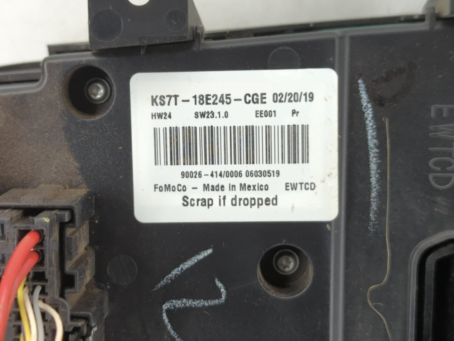 2019-2020 Ford Fusion Am Fm Cd Player Radio Receiver - Oemusedautoparts1.com