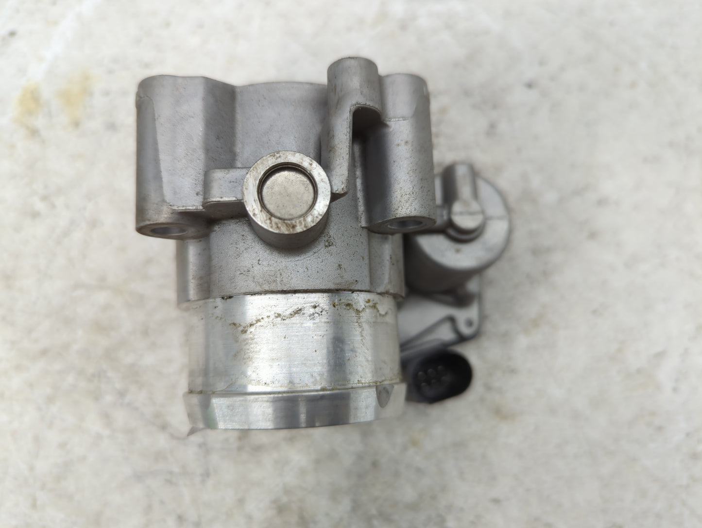 2014-2020 Ford Fusion Throttle Body P/N:DS7G-9F991-CA 2L1U-CA Fits Fits 2014 2015 2016 2017 2018 2019 2020 OEM Used Auto Par