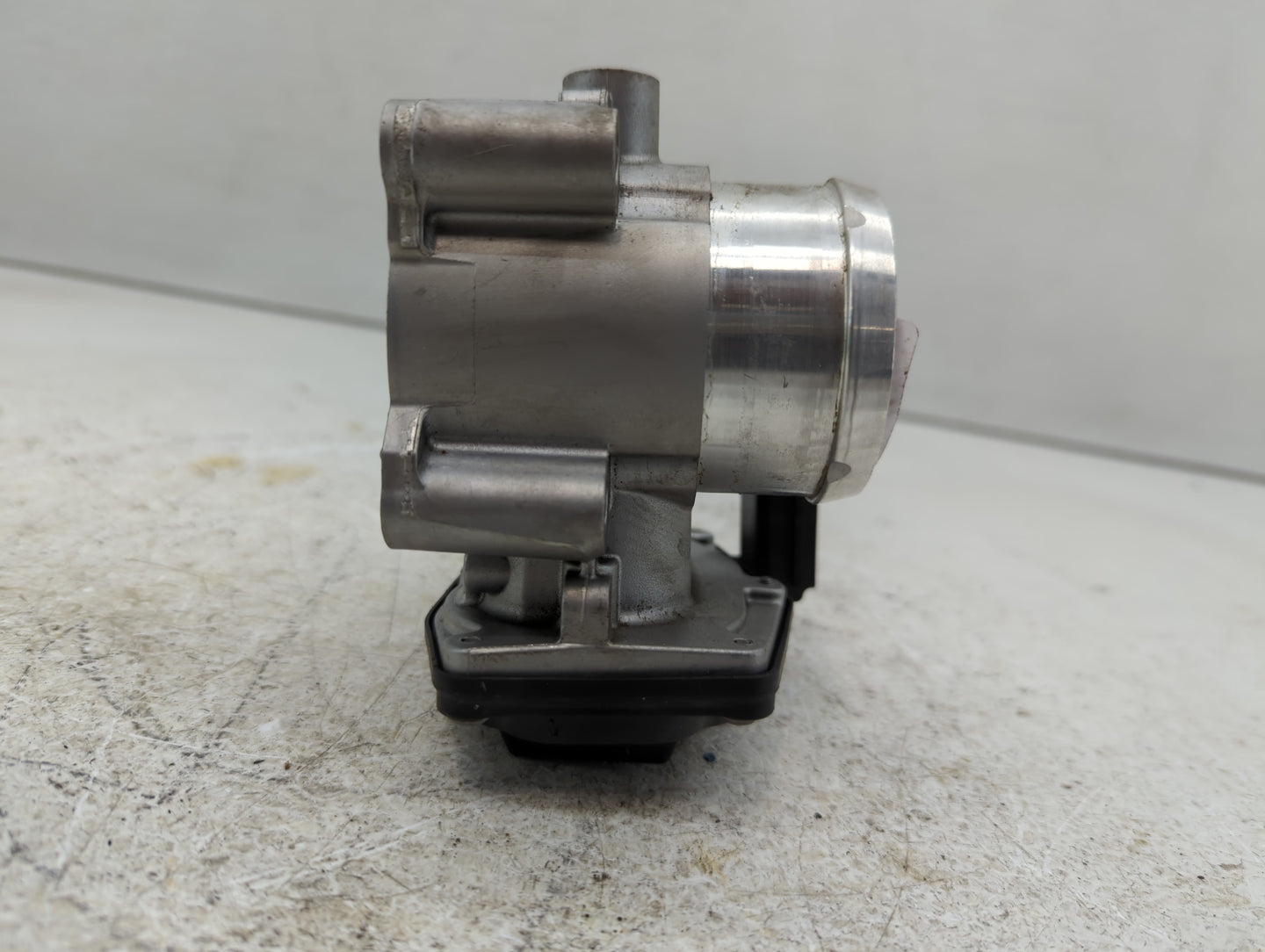 2014-2020 Ford Fusion Throttle Body P/N:DS7G-9F991-CA 2L1U-CA Fits Fits 2014 2015 2016 2017 2018 2019 2020 OEM Used Auto Par