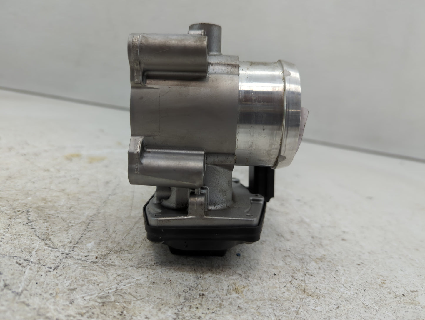 2014-2020 Ford Fusion Throttle Body P/N:DS7G-9F991-CA 2L1U-CA Fits Fits 2014 2015 2016 2017 2018 2019 2020 OEM Used Auto Par