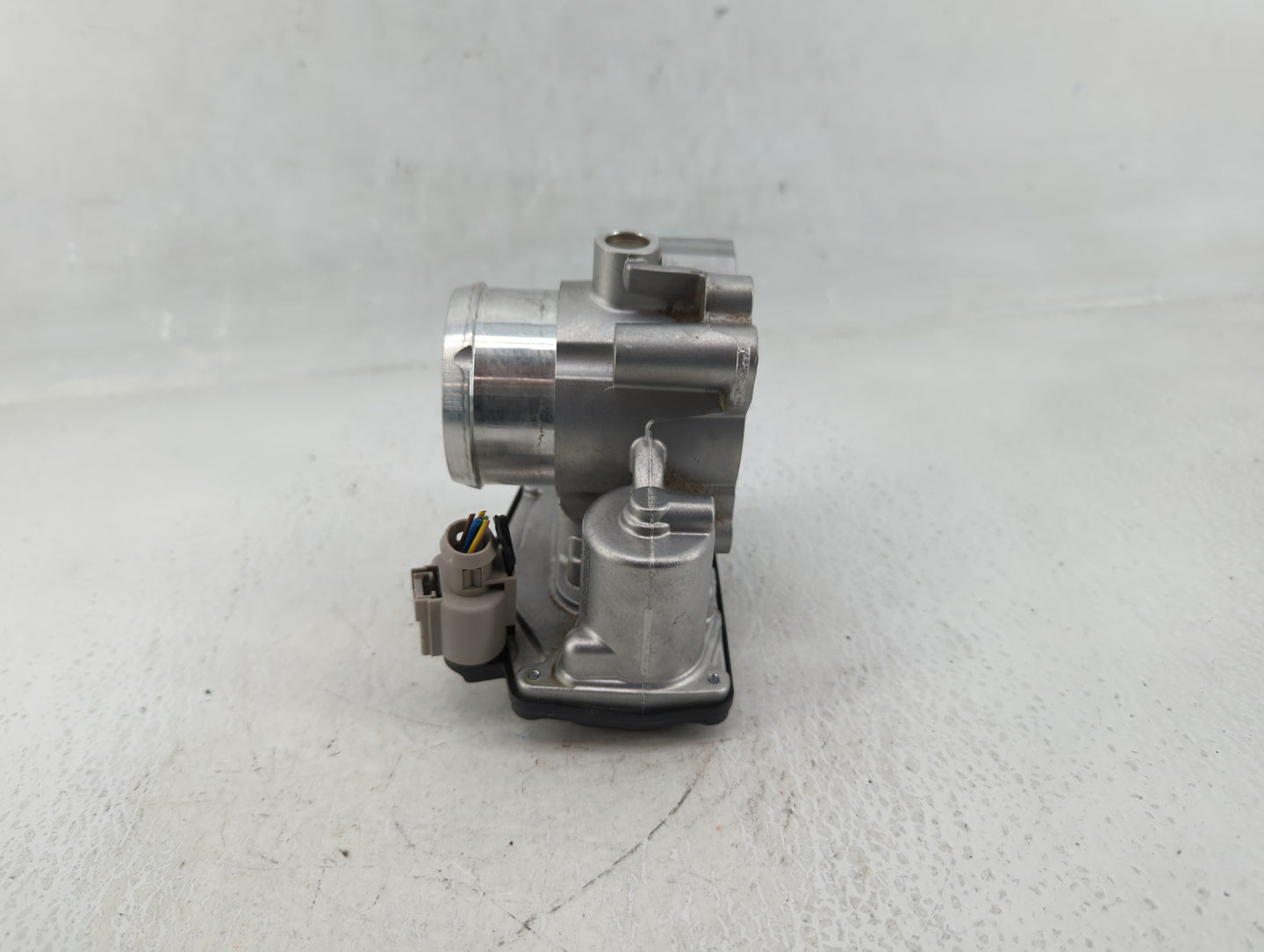 2014-2020 Ford Fusion Throttle Body P/N:DS7G-9F991-CA Fits Fits 2014 2015 2016 2017 2018 2019 2020 OEM Used Auto Parts - Oem