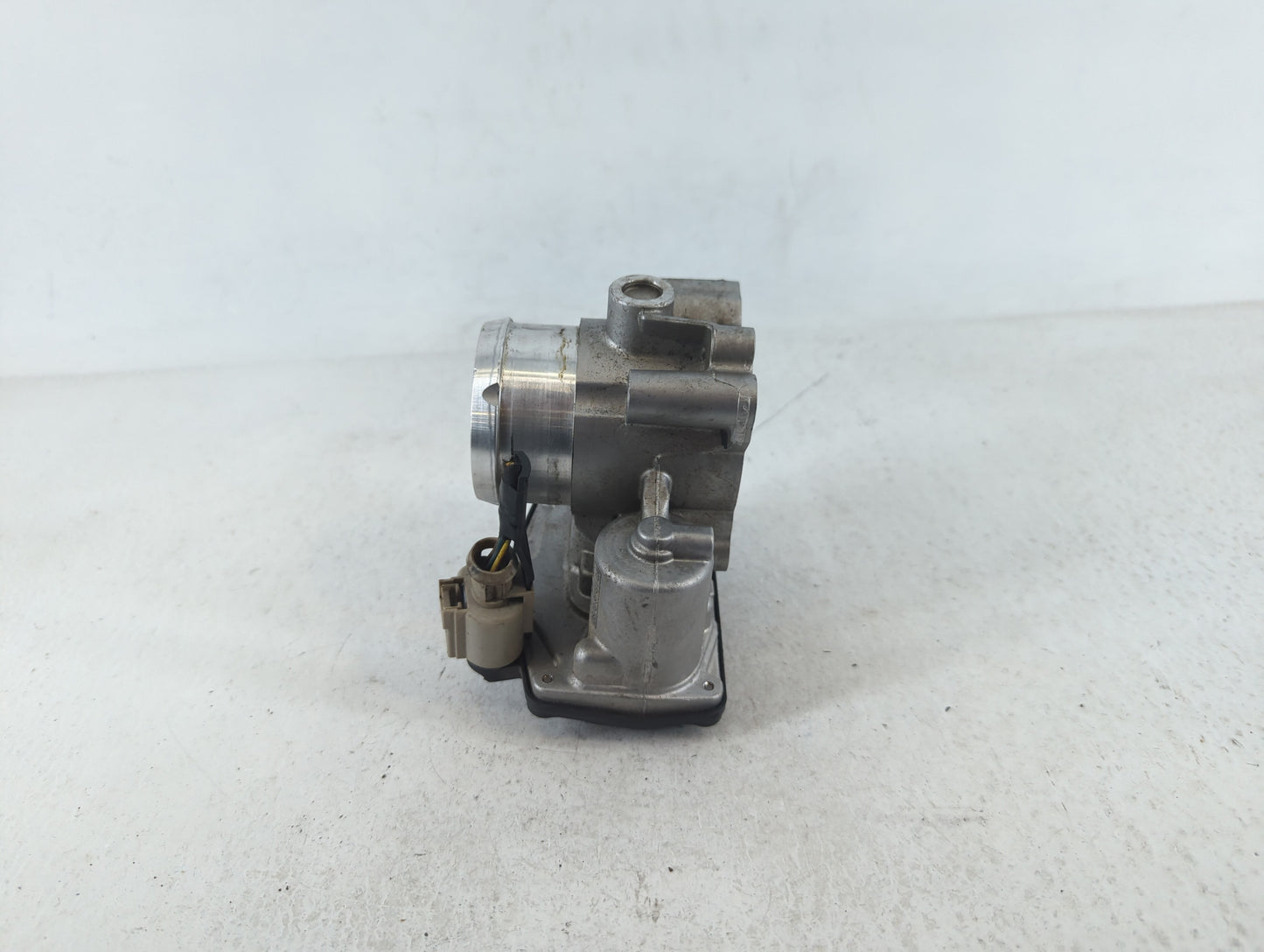 2014-2020 Ford Fusion Throttle Body P/N:B18 164 4089 DS7G-9F991-CA Fits Fits 2014 2015 2016 2017 2018 2019 2020 OEM Used Aut
