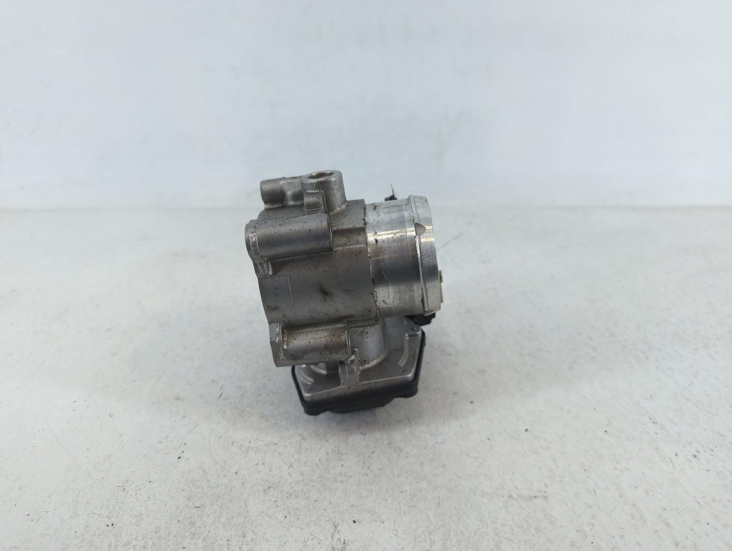 2014-2020 Ford Fusion Throttle Body P/N:B18 164 4089 DS7G-9F991-CA Fits Fits 2014 2015 2016 2017 2018 2019 2020 OEM Used Aut