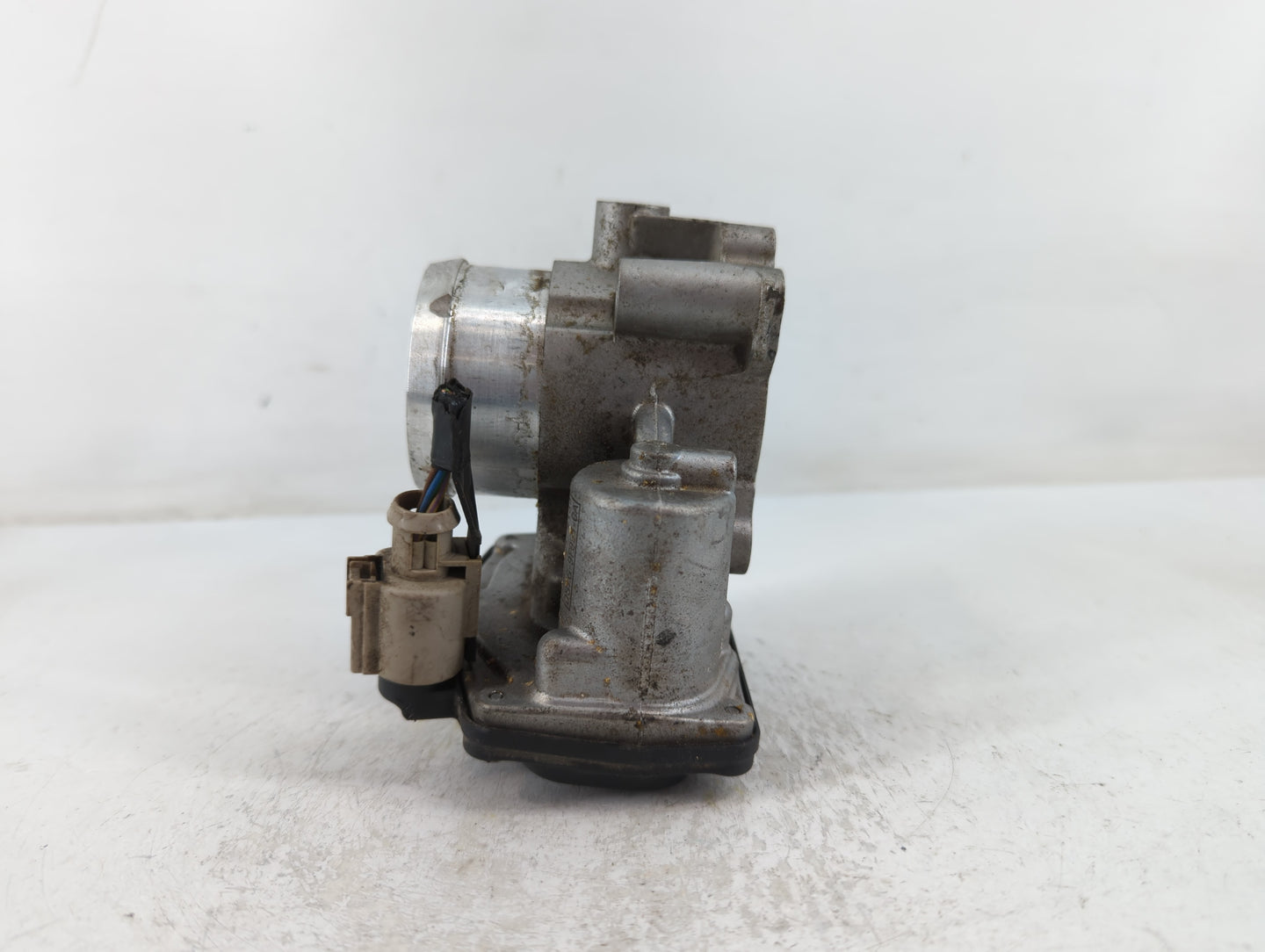 2014-2020 Ford Fusion Throttle Body P/N:B19 131 4135 DS7G-9F991-CA Fits Fits 2014 2015 2016 2017 2018 2019 2020 OEM Used Aut