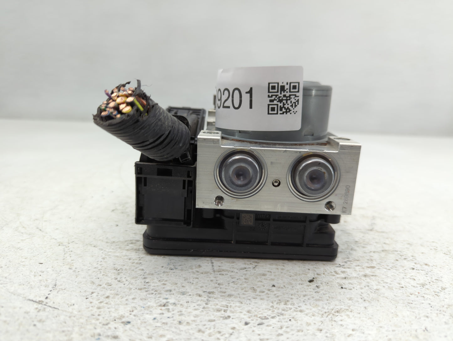 2019-2020 Ford Fusion ABS Pump Control Module Replacement P/N:KG9C-2B373-LC KG9C-2B373-LD Fits Fits 2019 2020 OEM Used Auto 