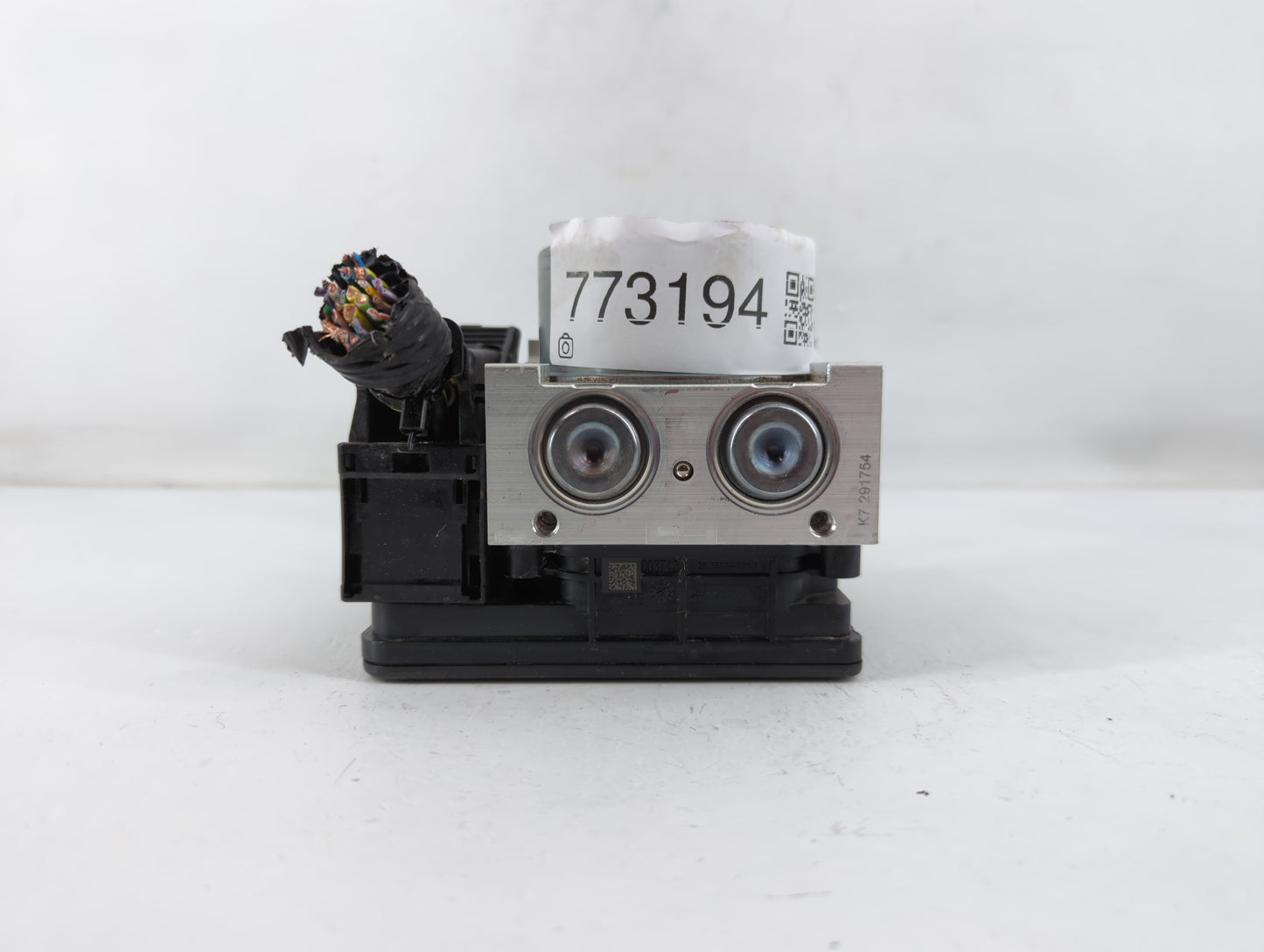 2019-2020 Ford Fusion ABS Pump Control Module Replacement P/N:KG9C-2B373-KC Fits Fits 2019 2020 OEM Used Auto Parts - Oemuse