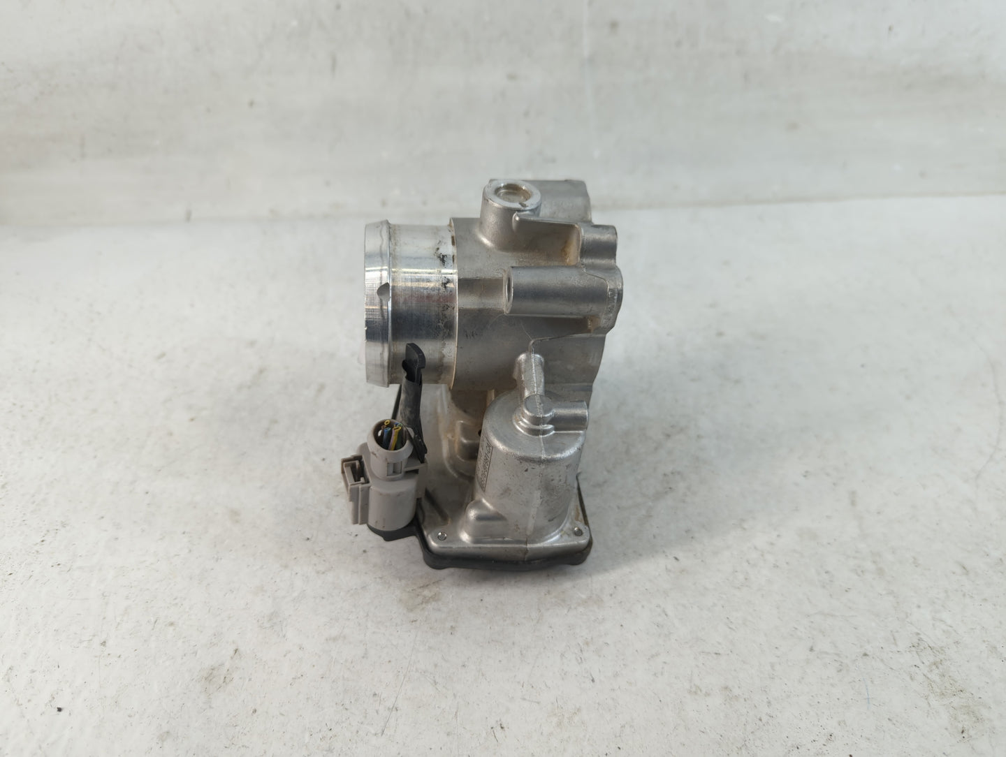 2014-2020 Ford Fusion Throttle Body P/N:DS7G-9F991-CA Fits Fits 2014 2015 2016 2017 2018 2019 2020 OEM Used Auto Parts - Oem
