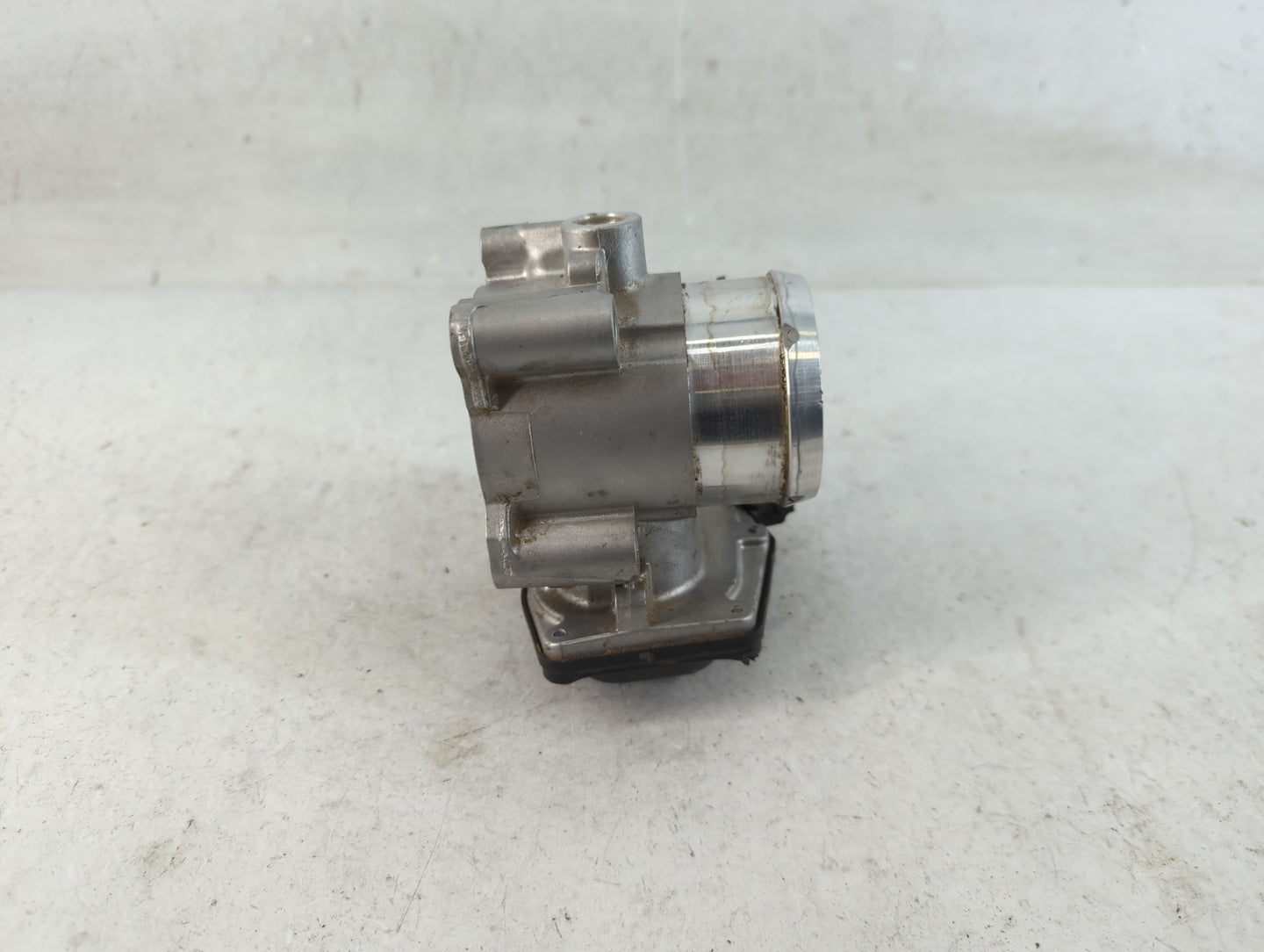 2014-2020 Ford Fusion Throttle Body P/N:DS7G-9F991-CA Fits Fits 2014 2015 2016 2017 2018 2019 2020 OEM Used Auto Parts - Oem