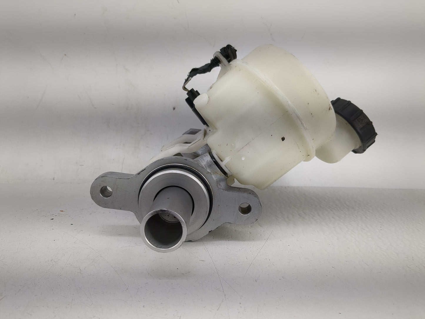 2015-2022 Ford Mustang Brake Master Cylinder - Oemusedautoparts1.com