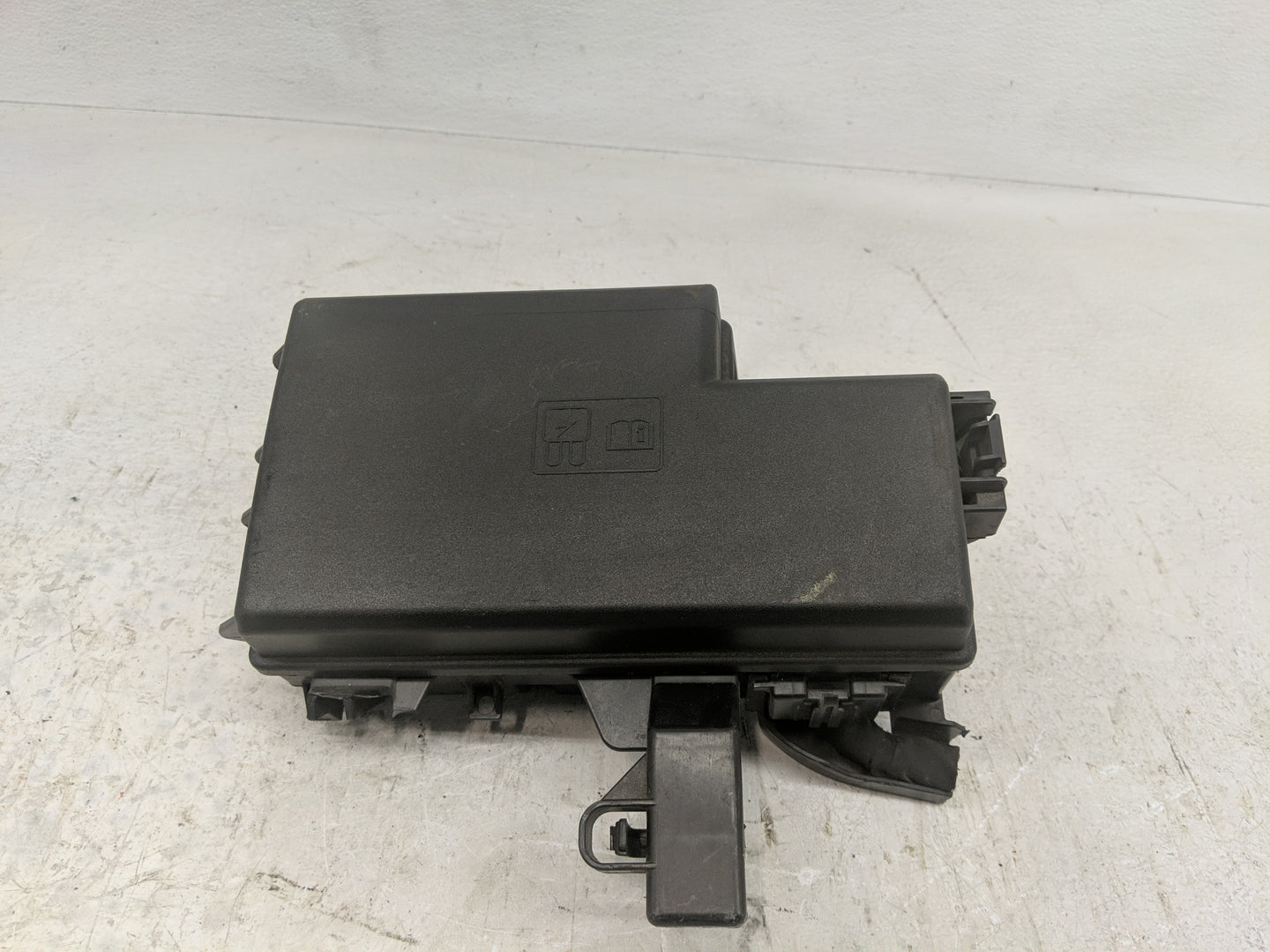 2018-2019 Ford Mustang Fusebox Fuse Box Panel Relay Module Fits Fits 2018 2019 OEM Used Auto Parts - Oemusedautoparts1.com