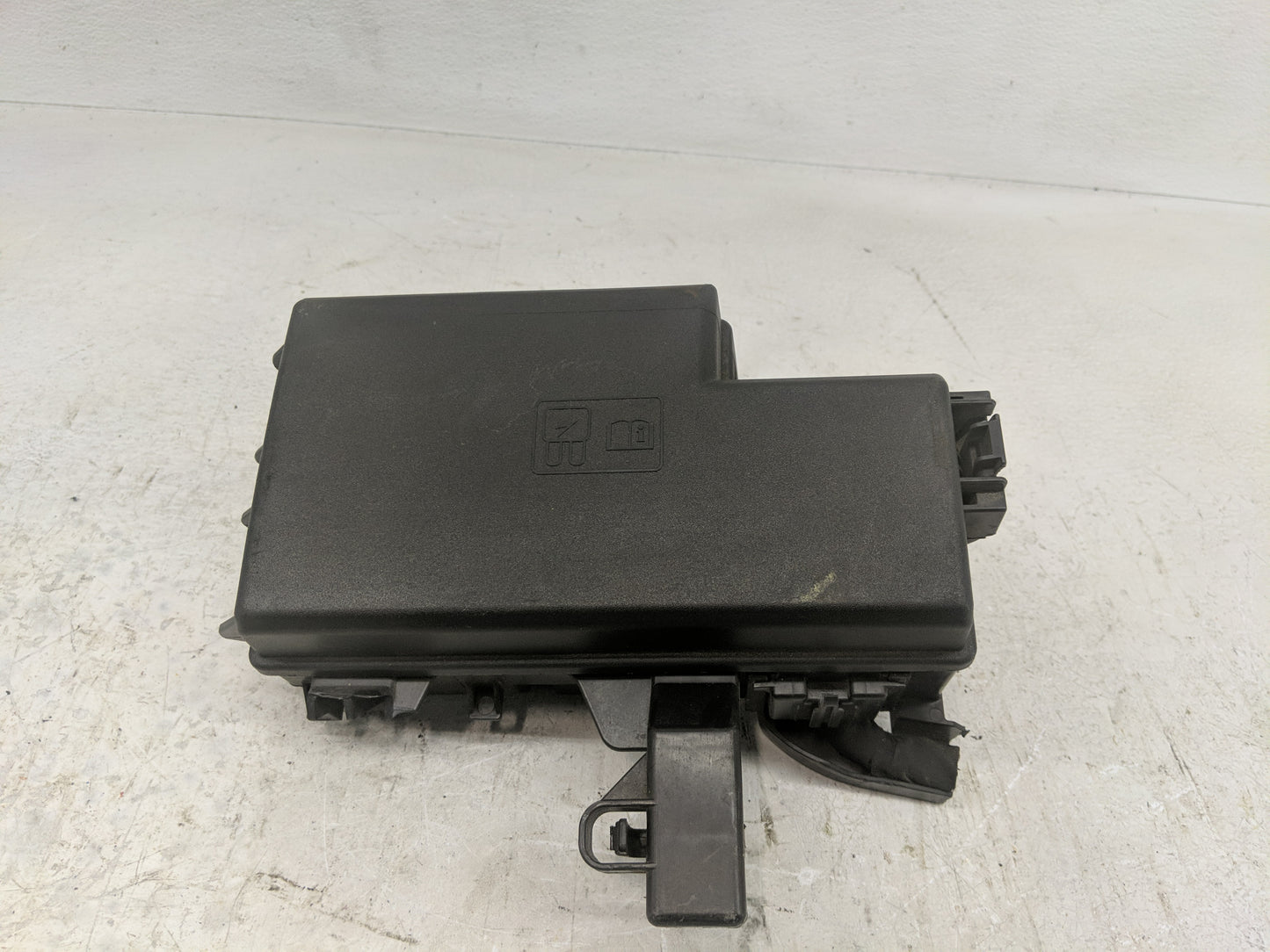 2018-2019 Ford Mustang Fusebox Fuse Box Panel Relay Module Fits Fits 2018 2019 OEM Used Auto Parts - Oemusedautoparts1.com
