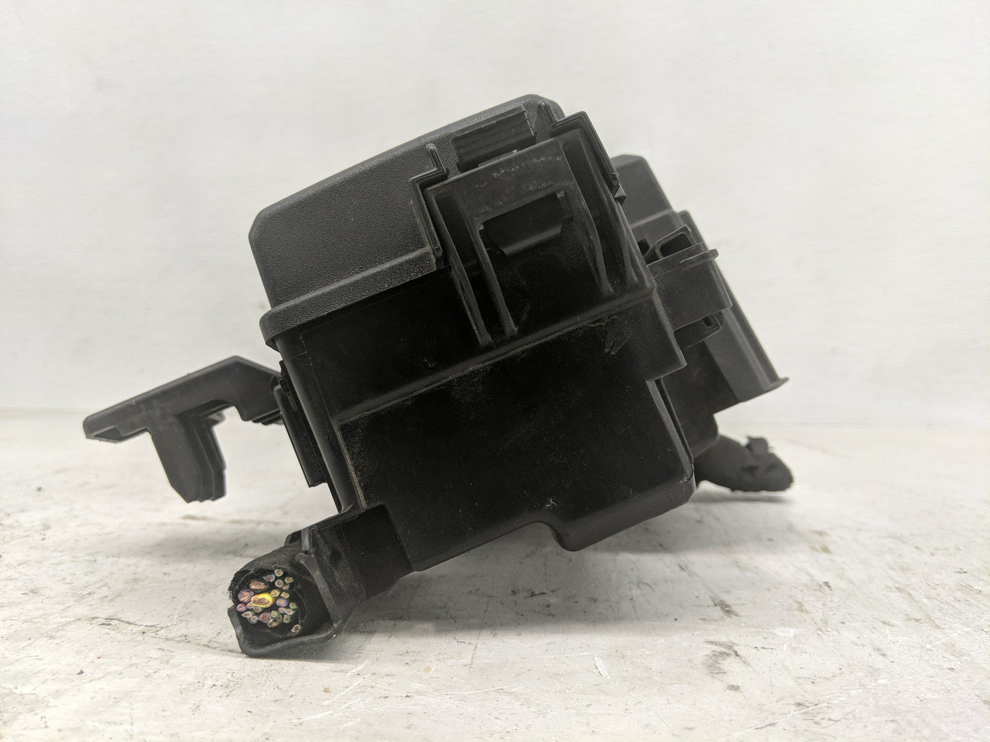 2018-2019 Ford Mustang Fusebox Fuse Box Panel Relay Module Fits Fits 2018 2019 OEM Used Auto Parts - Oemusedautoparts1.com