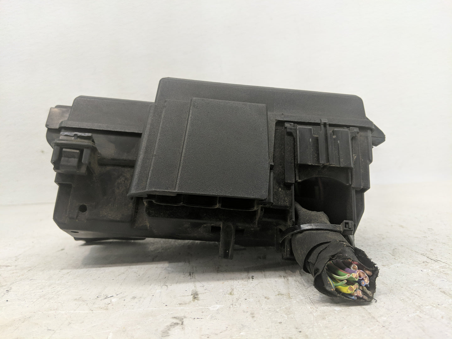 2018-2019 Ford Mustang Fusebox Fuse Box Panel Relay Module Fits Fits 2018 2019 OEM Used Auto Parts - Oemusedautoparts1.com