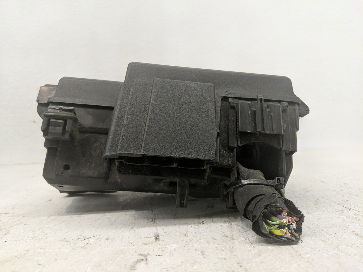 2018-2019 Ford Mustang Fusebox Fuse Box Panel Relay Module Fits Fits 2018 2019 OEM Used Auto Parts - Oemusedautoparts1.com