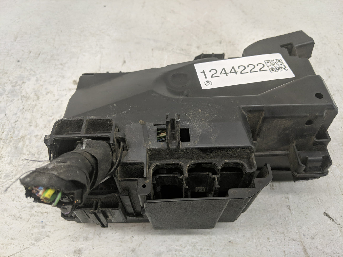 2018-2019 Ford Mustang Fusebox Fuse Box Panel Relay Module Fits Fits 2018 2019 OEM Used Auto Parts - Oemusedautoparts1.com