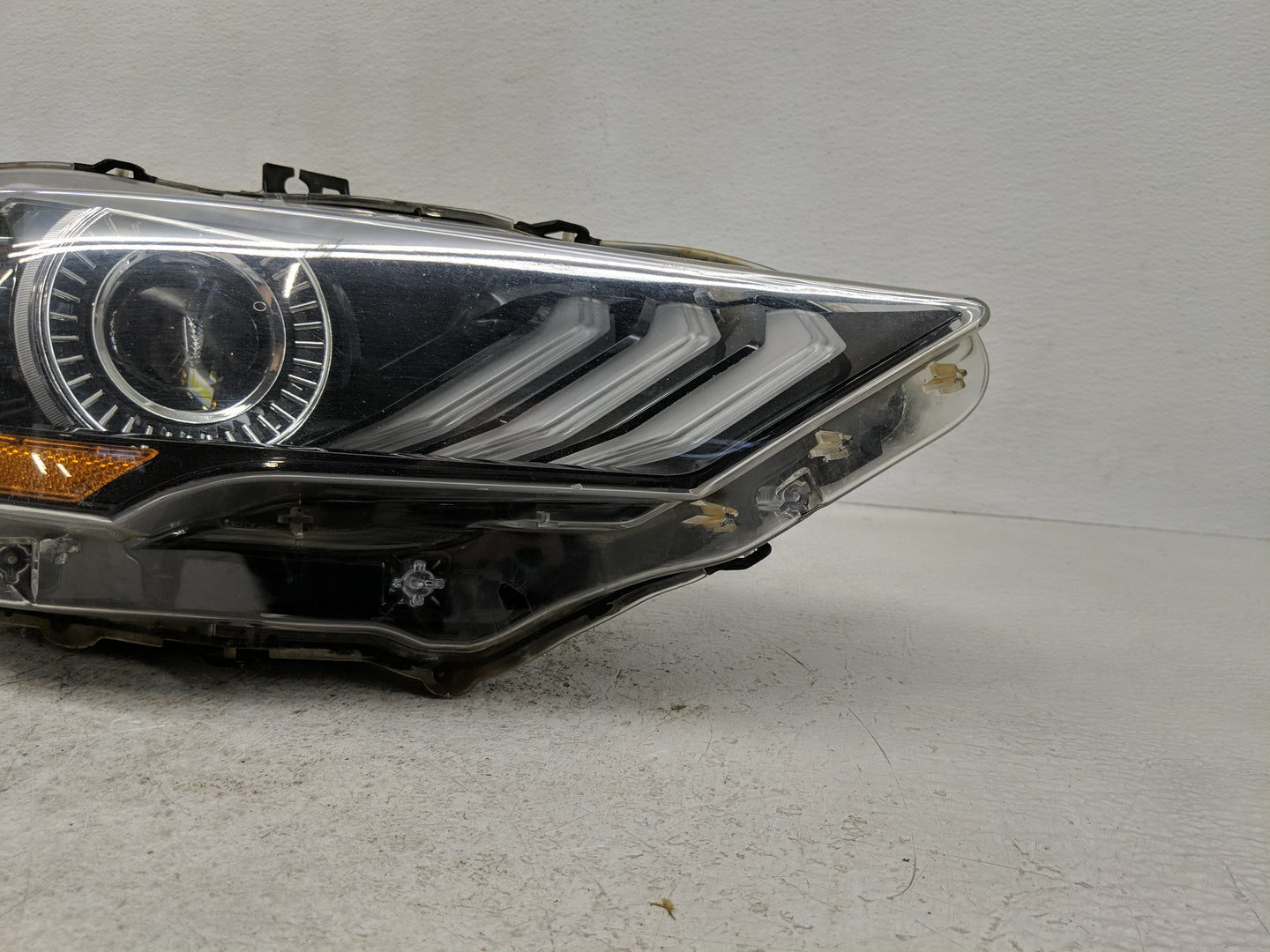 2018-2022 Ford Mustang Passenger Right Oem Head Light Headlight Lamp - Oemusedautoparts1.com