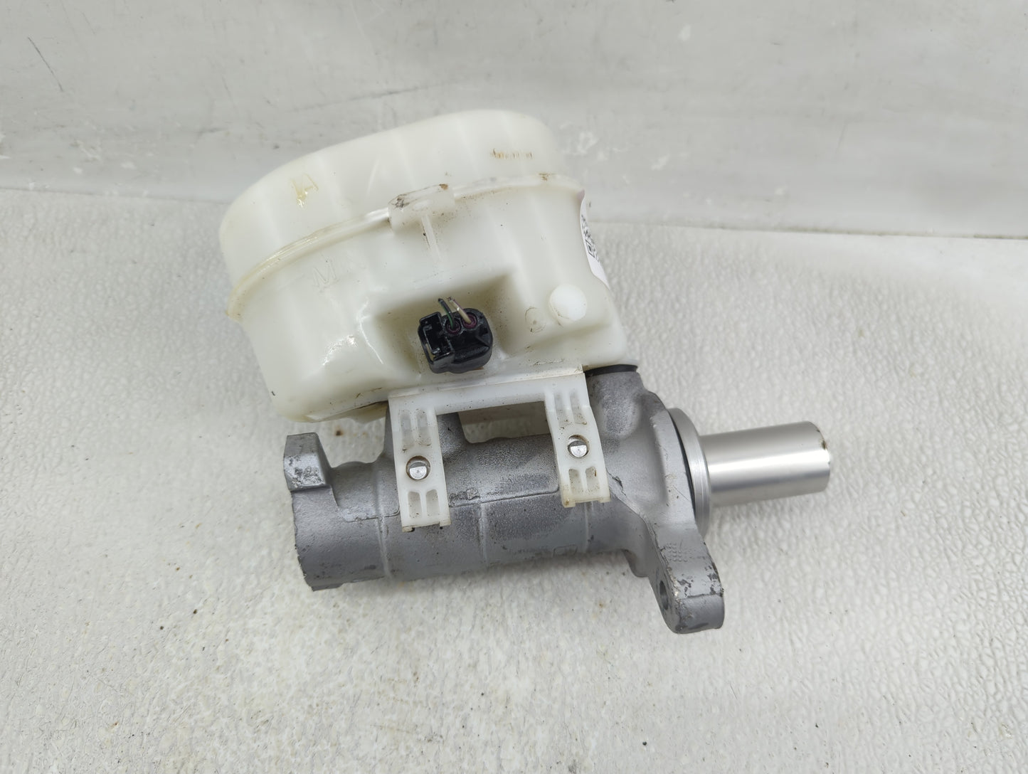 2015-2022 Ford Mustang Brake Master Cylinder - Oemusedautoparts1.com