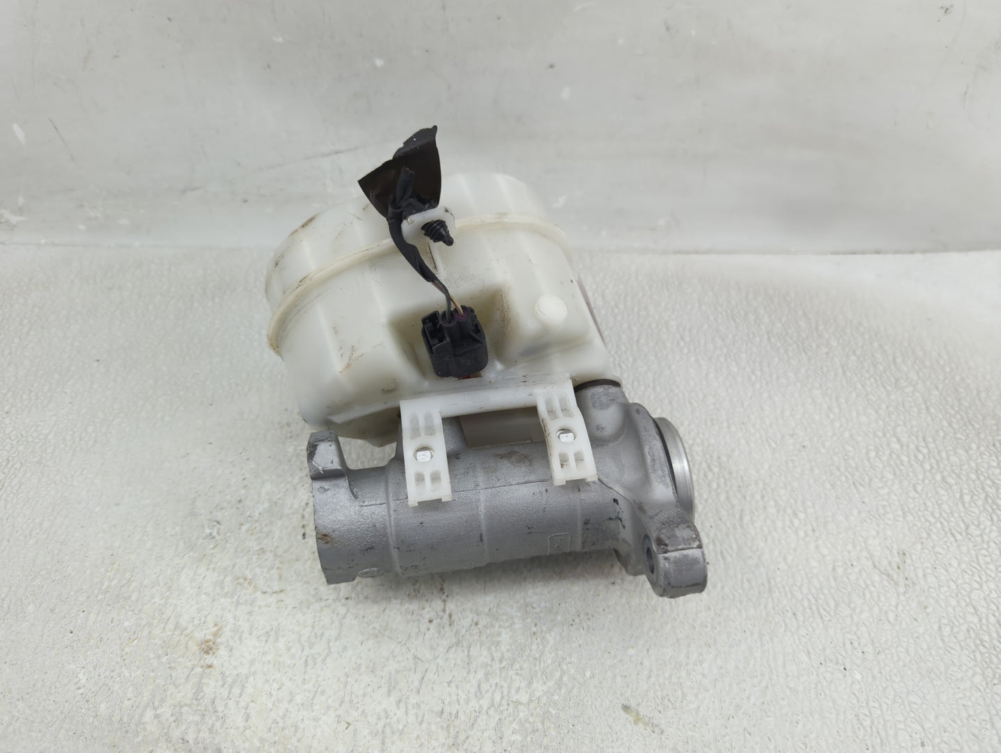 2015-2022 Ford Mustang Brake Master Cylinder - Oemusedautoparts1.com