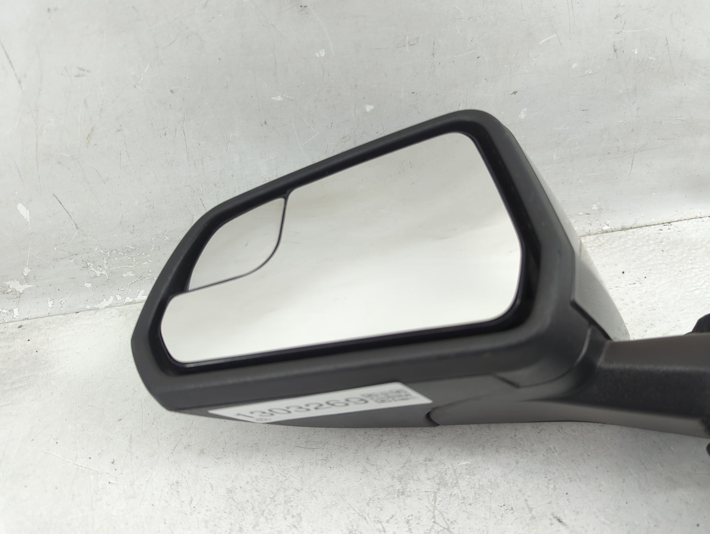 2015-2020 Ford Mustang Driver Side View Mirror - Left Door Mirror OEM Used - Oemusedautoparts1.com