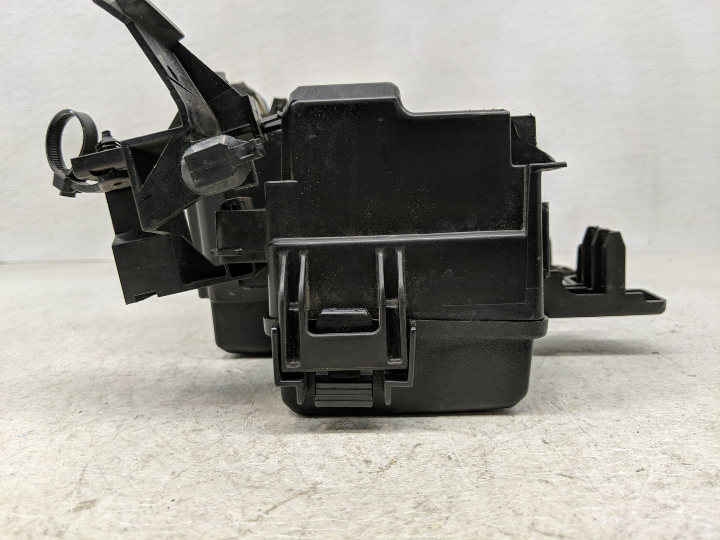 2018-2019 Ford Mustang Fusebox Fuse Box Panel Relay Module Fits Fits 2018 2019 OEM Used Auto Parts - Oemusedautoparts1.com