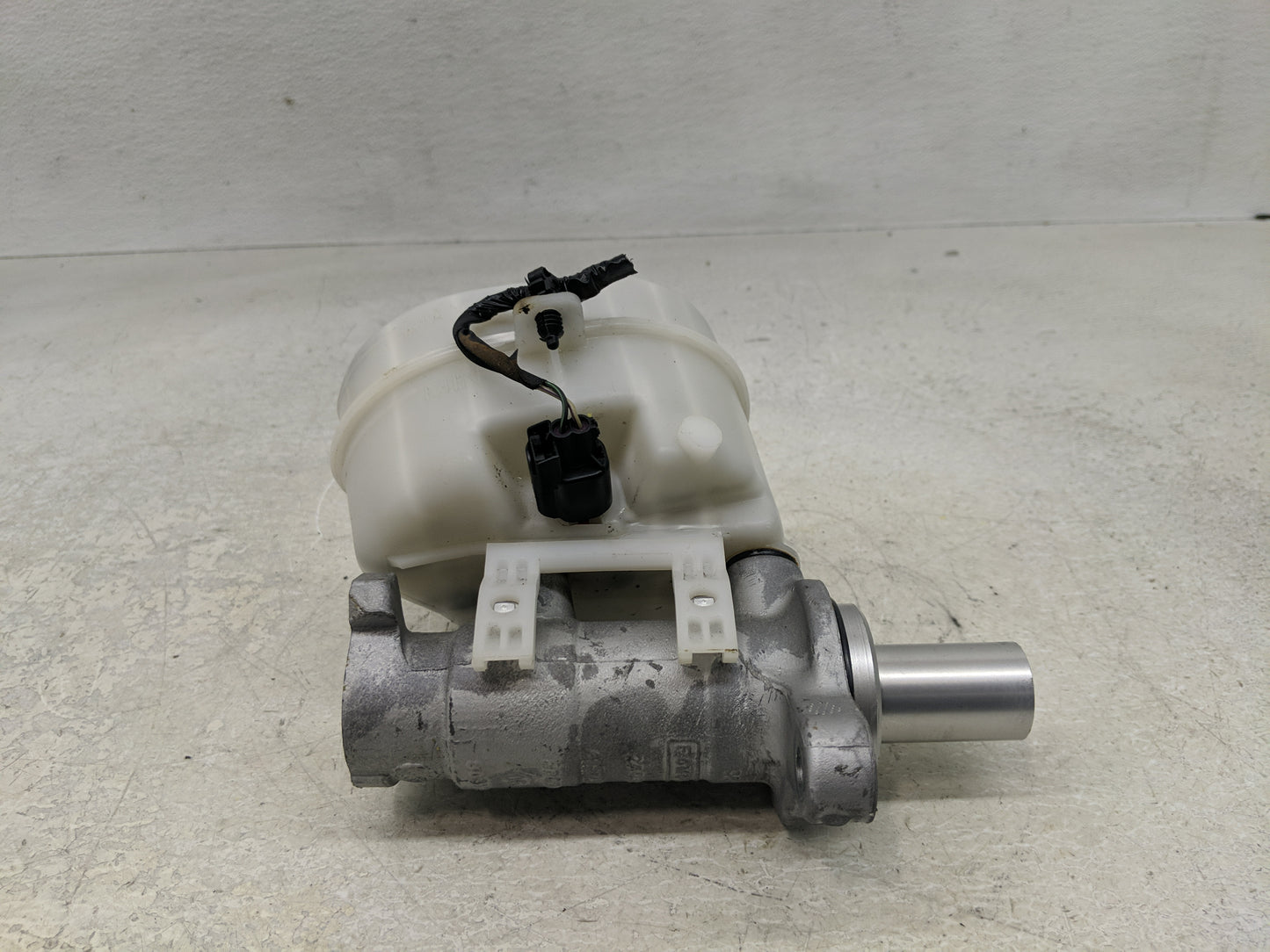 2015-2022 Ford Mustang Brake Master Cylinder - Oemusedautoparts1.com
