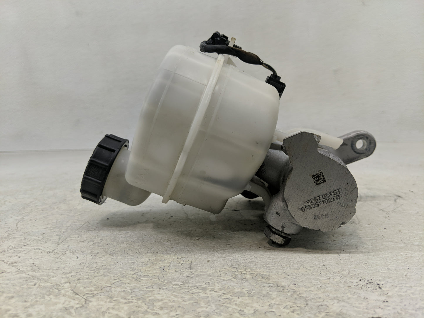 2015-2022 Ford Mustang Brake Master Cylinder - Oemusedautoparts1.com