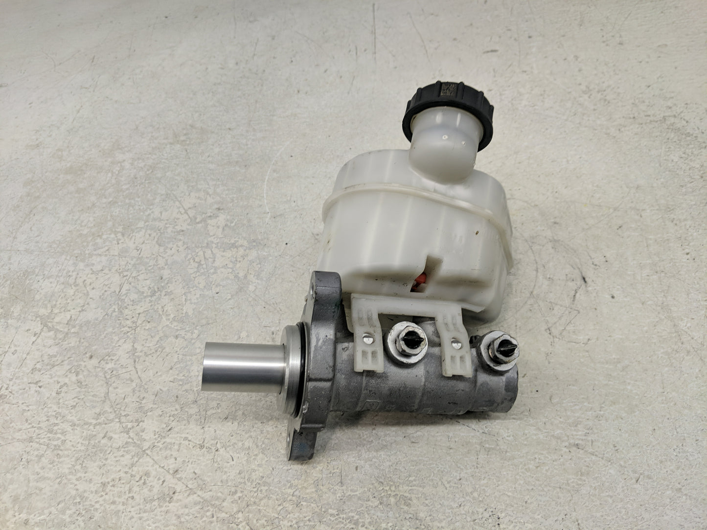 2015-2022 Ford Mustang Brake Master Cylinder - Oemusedautoparts1.com