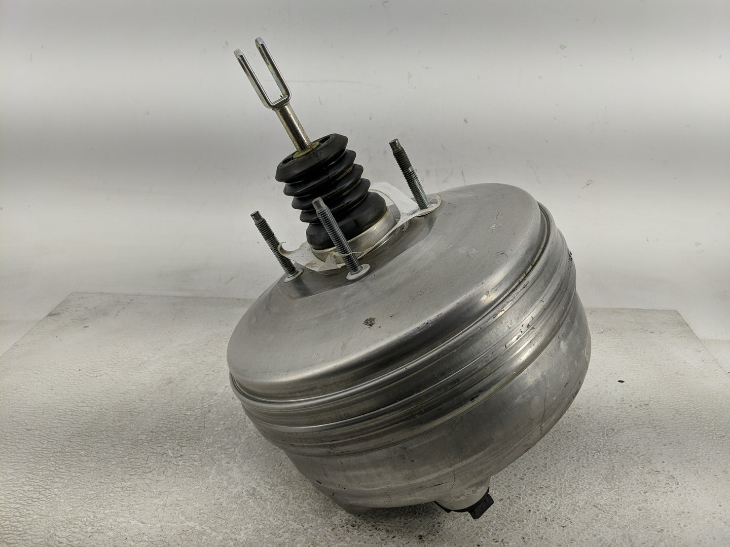 2018-2022 Ford Mustang Power Brake Booster Oem 1313848 - Oemusedautoparts1.com