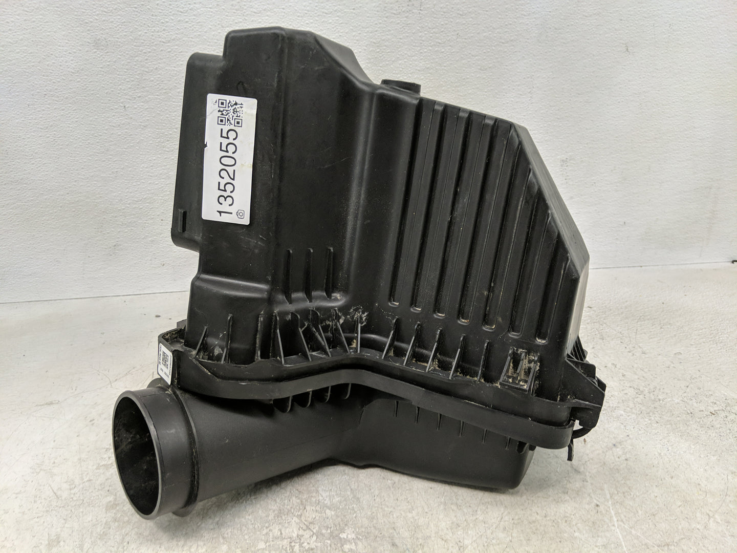 2018-2022 Ford Mustang Air Cleaner Intake-duct Hose Tube 1352055 - Oemusedautoparts1.com