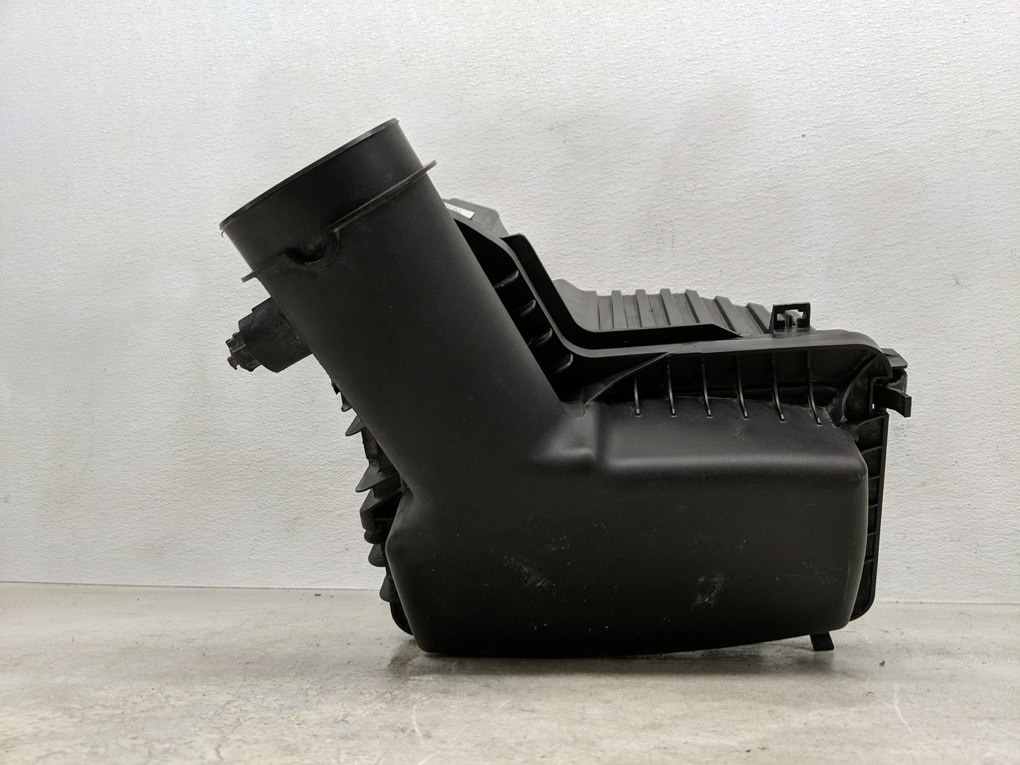 2018-2022 Ford Mustang Air Cleaner Intake-duct Hose Tube 1352055 - Oemusedautoparts1.com