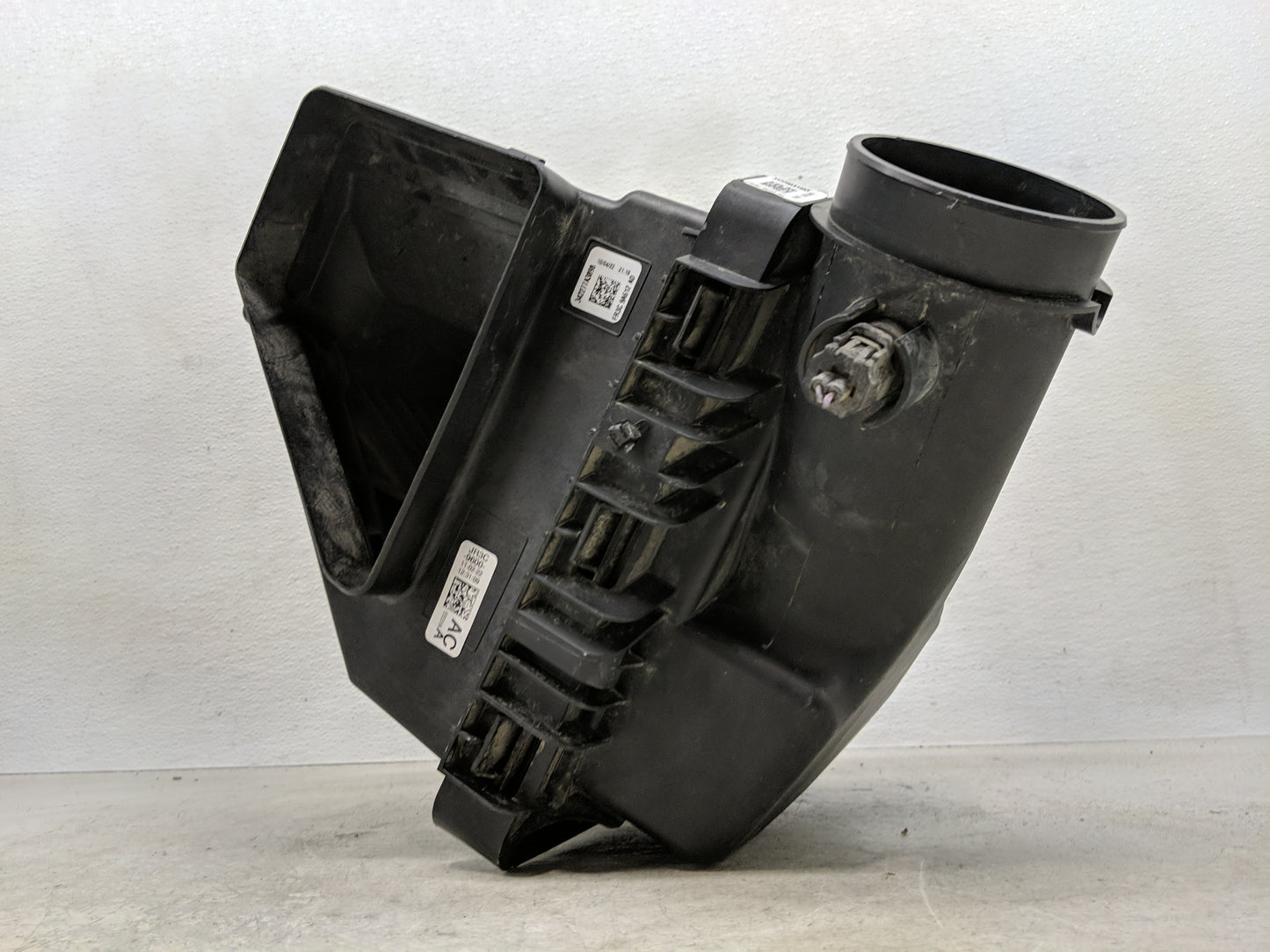 2018-2022 Ford Mustang Air Cleaner Intake-duct Hose Tube 1352055 - Oemusedautoparts1.com