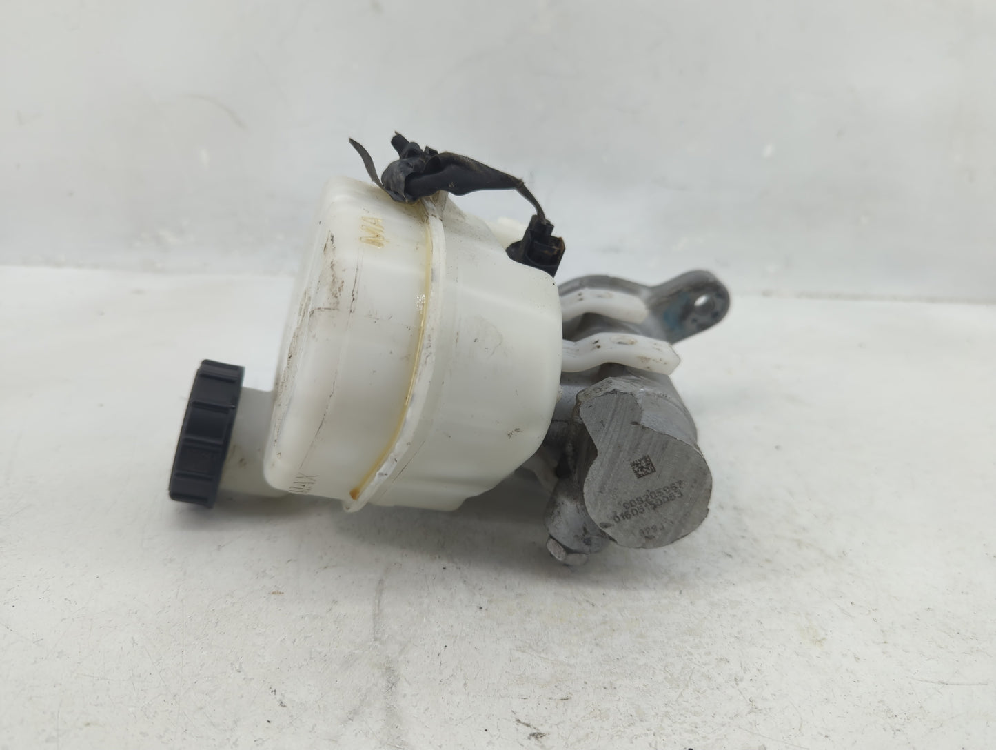 2015-2022 Ford Mustang Brake Master Cylinder - Oemusedautoparts1.com