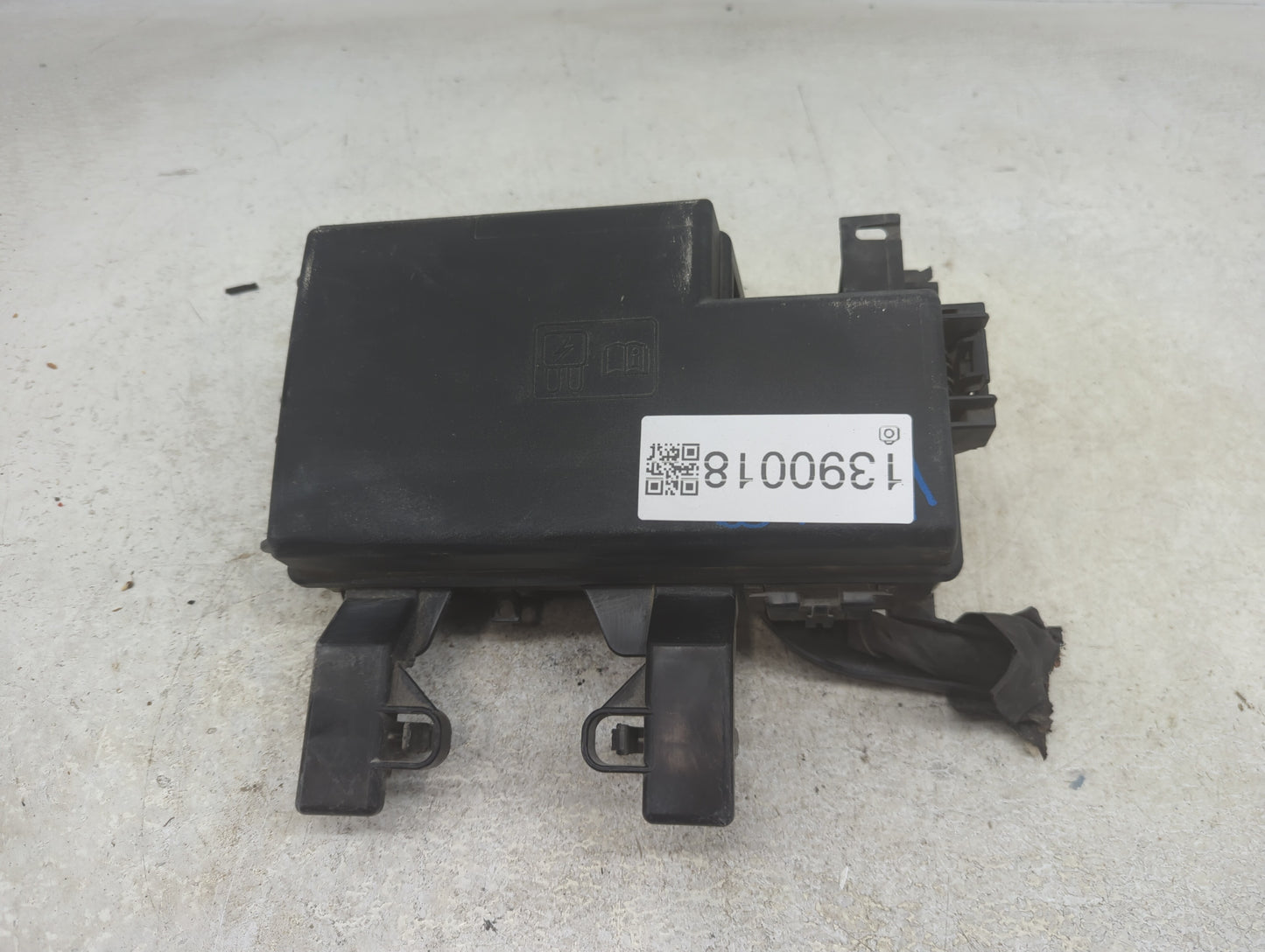 2018-2019 Ford Mustang Fusebox Fuse Box Panel Relay Module Fits Fits 2018 2019 OEM Used Auto Parts - Oemusedautoparts1.com