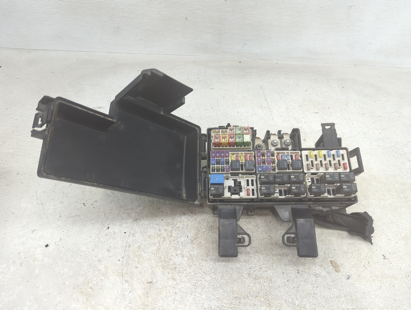 2018-2019 Ford Mustang Fusebox Fuse Box Panel Relay Module Fits Fits 2018 2019 OEM Used Auto Parts - Oemusedautoparts1.com