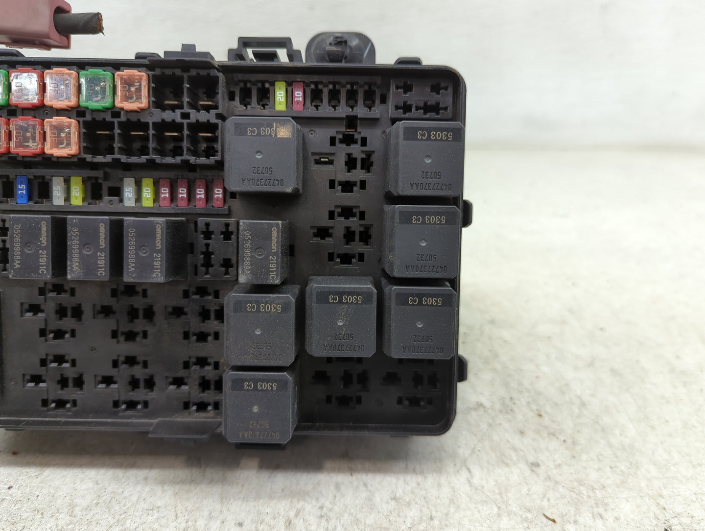 2018-2019 Ford Mustang Fusebox Fuse Box Panel Relay Module P/N:P68274131AD Fits Fits 2018 2019 OEM Used Auto Parts - Oemused