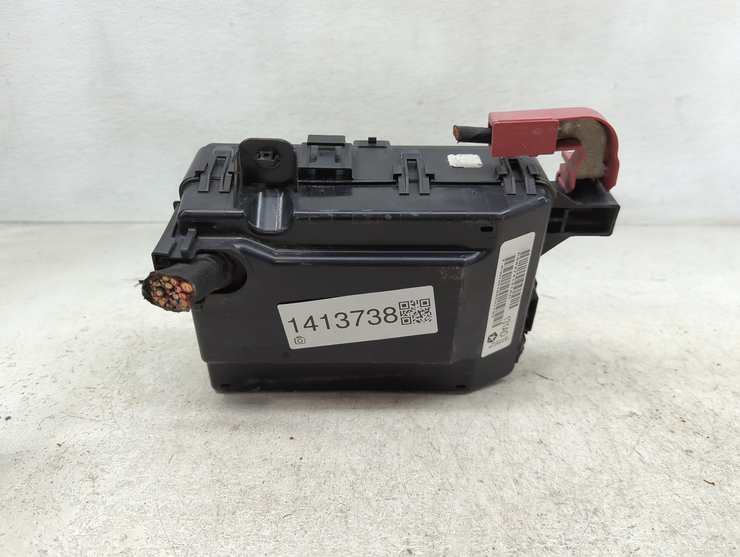 2018-2019 Ford Mustang Fusebox Fuse Box Panel Relay Module P/N:P68274131AD Fits Fits 2018 2019 OEM Used Auto Parts - Oemused