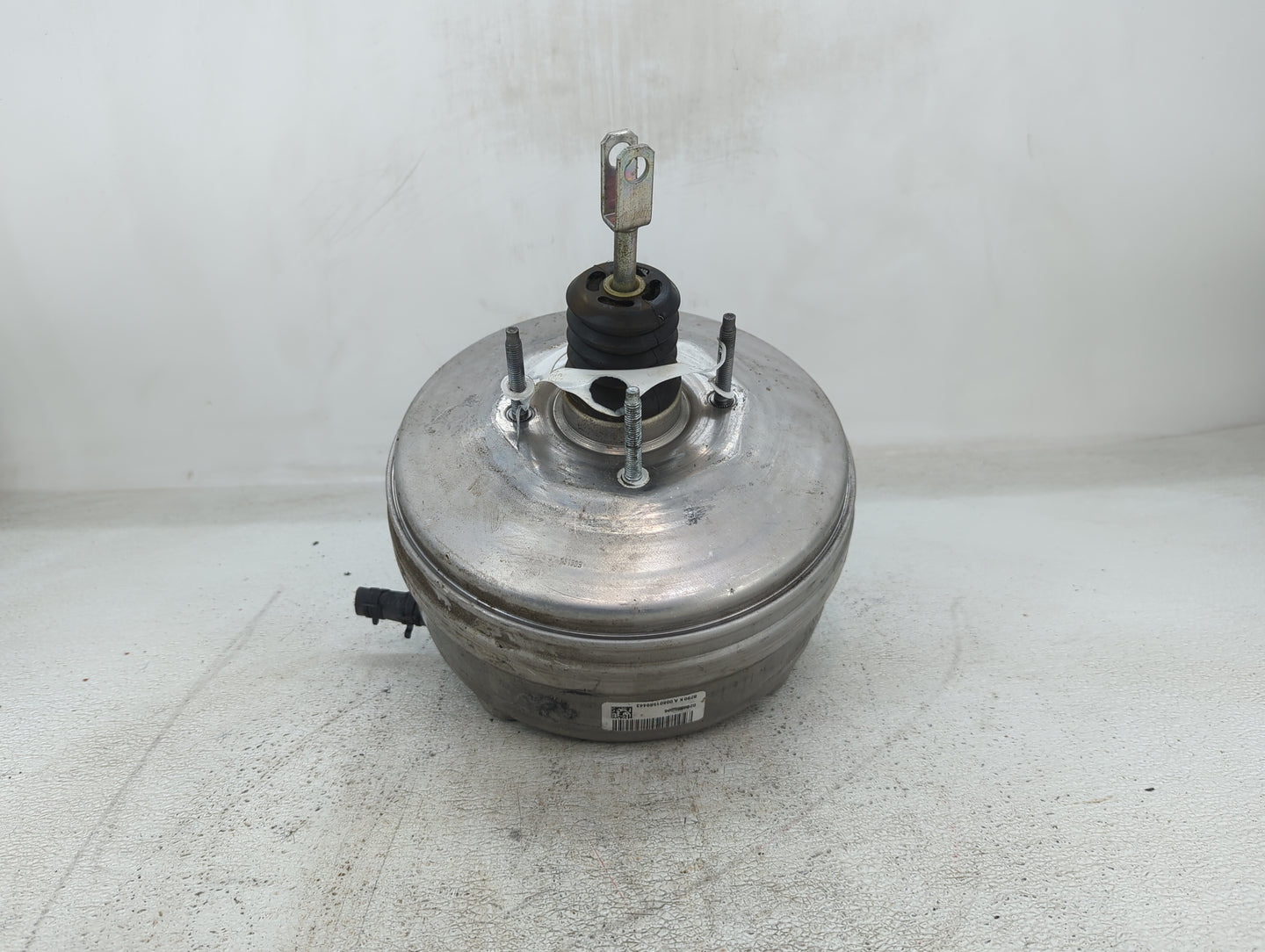2018-2020 Ford Mustang Power Brake Booster Oem 1423997 - Oemusedautoparts1.com