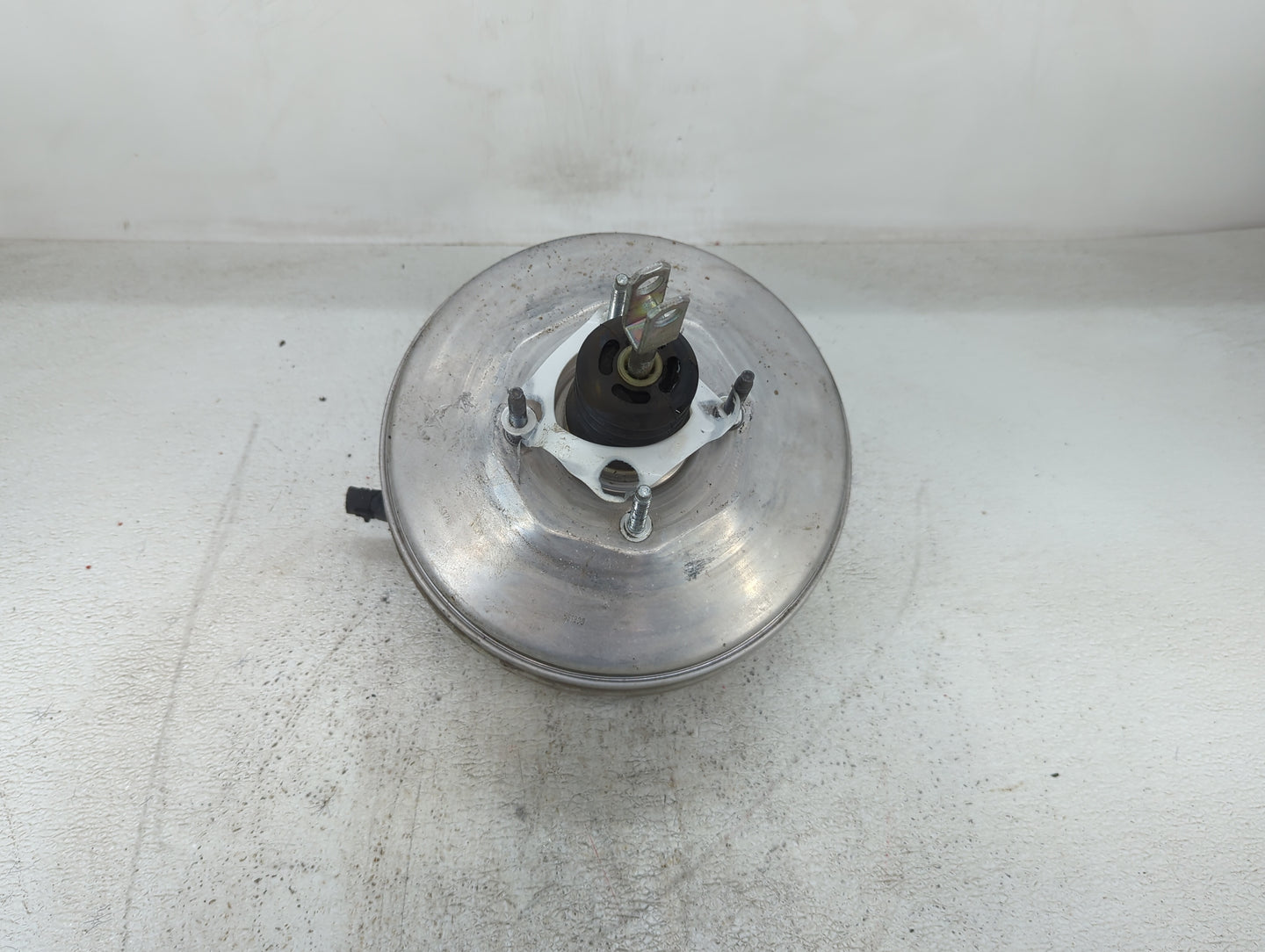 2018-2020 Ford Mustang Power Brake Booster Oem 1423997 - Oemusedautoparts1.com