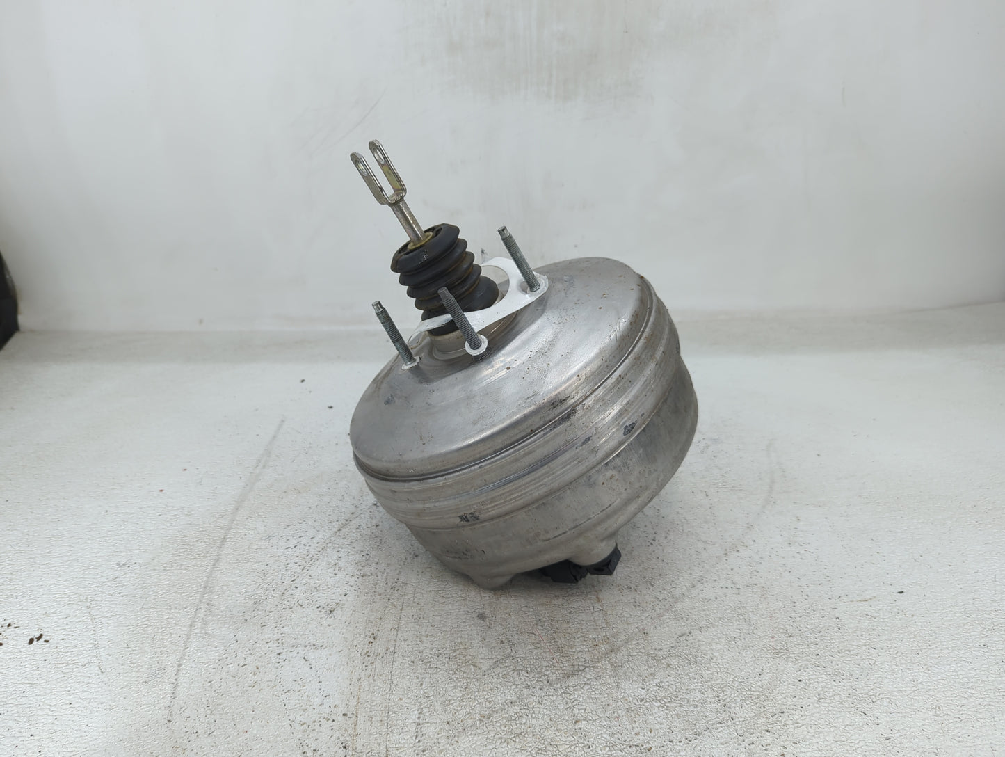 2018-2020 Ford Mustang Power Brake Booster Oem 1423997 - Oemusedautoparts1.com