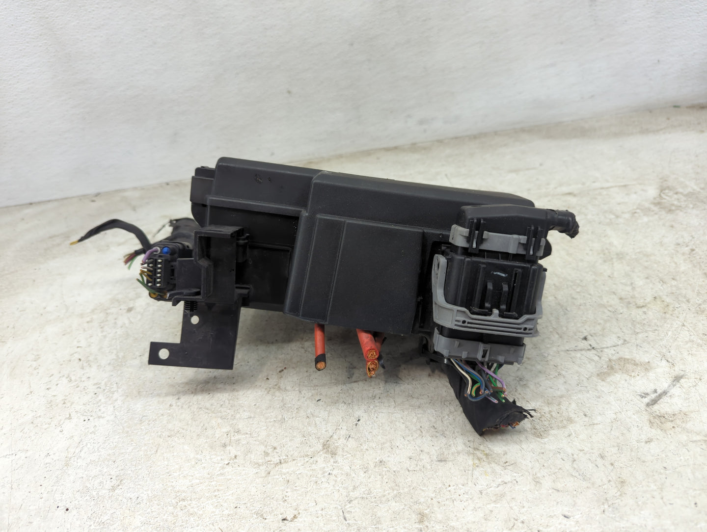 2018-2019 Ford Mustang Fusebox Fuse Box Panel Relay Module P/N:GUST-14B192-GA Fits Fits 2018 2019 OEM Used Auto Parts - Oemu