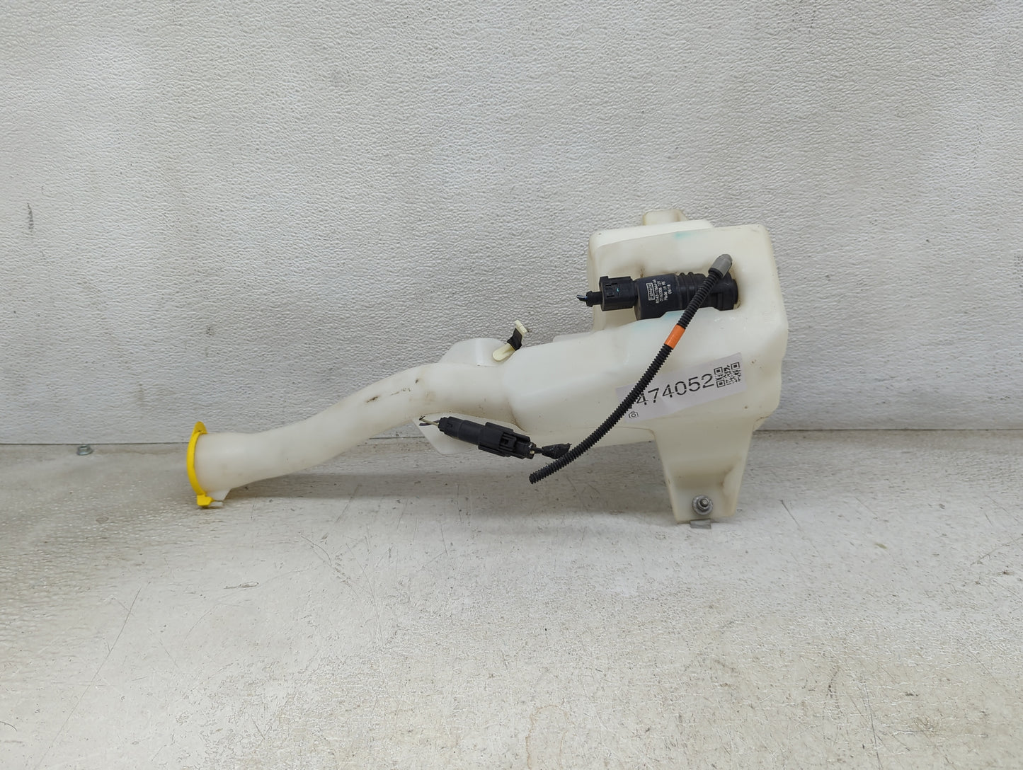2016-2020 Ford Mustang Windshield Washer Fluid Reservoir Bottle Oem - Oemusedautoparts1.com