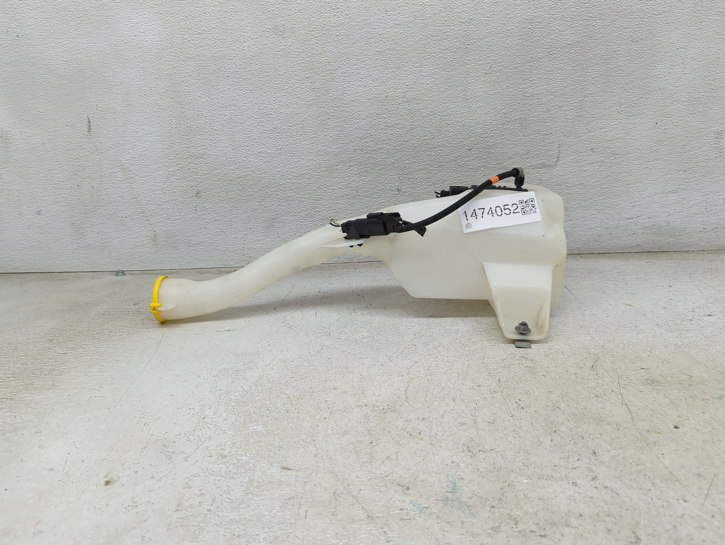 2016-2020 Ford Mustang Windshield Washer Fluid Reservoir Bottle Oem - Oemusedautoparts1.com