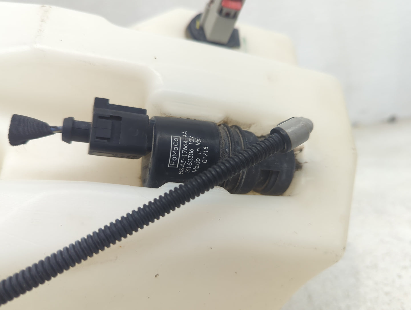 2018-2020 Ford Mustang Windshield Washer Fluid Reservoir Bottle Oem 1474184 - Oemusedautoparts1.com