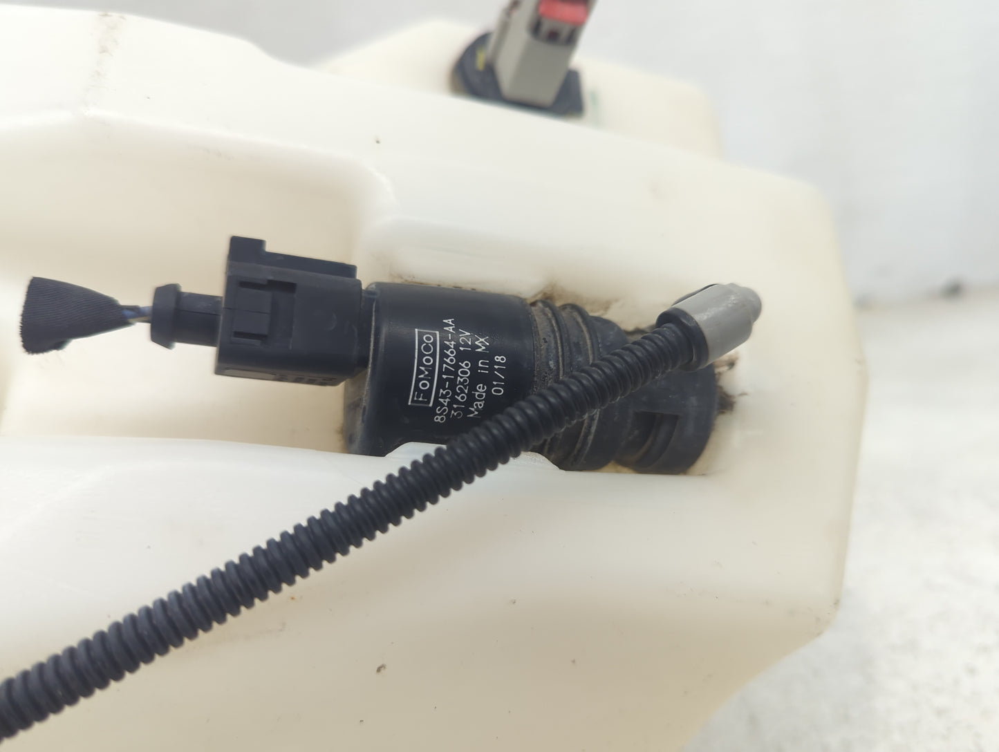 2018-2020 Ford Mustang Windshield Washer Fluid Reservoir Bottle Oem 1474184 - Oemusedautoparts1.com