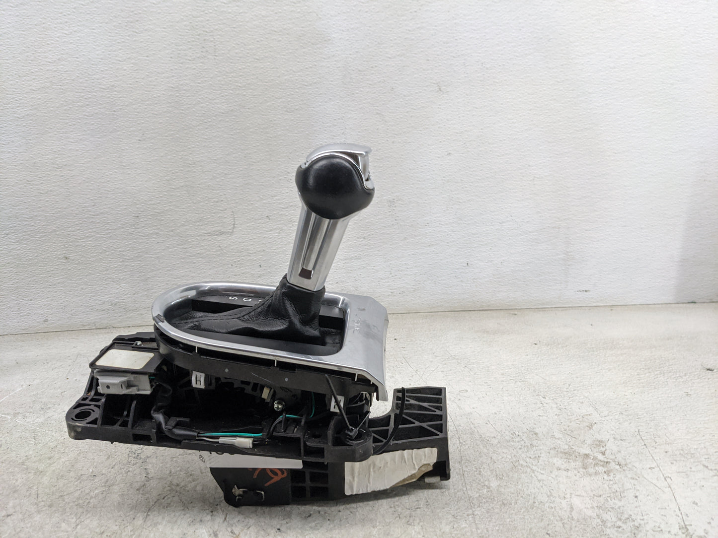 2019 Ford Mustang Floor Console Assembly Shifter - Oemusedautoparts1.com