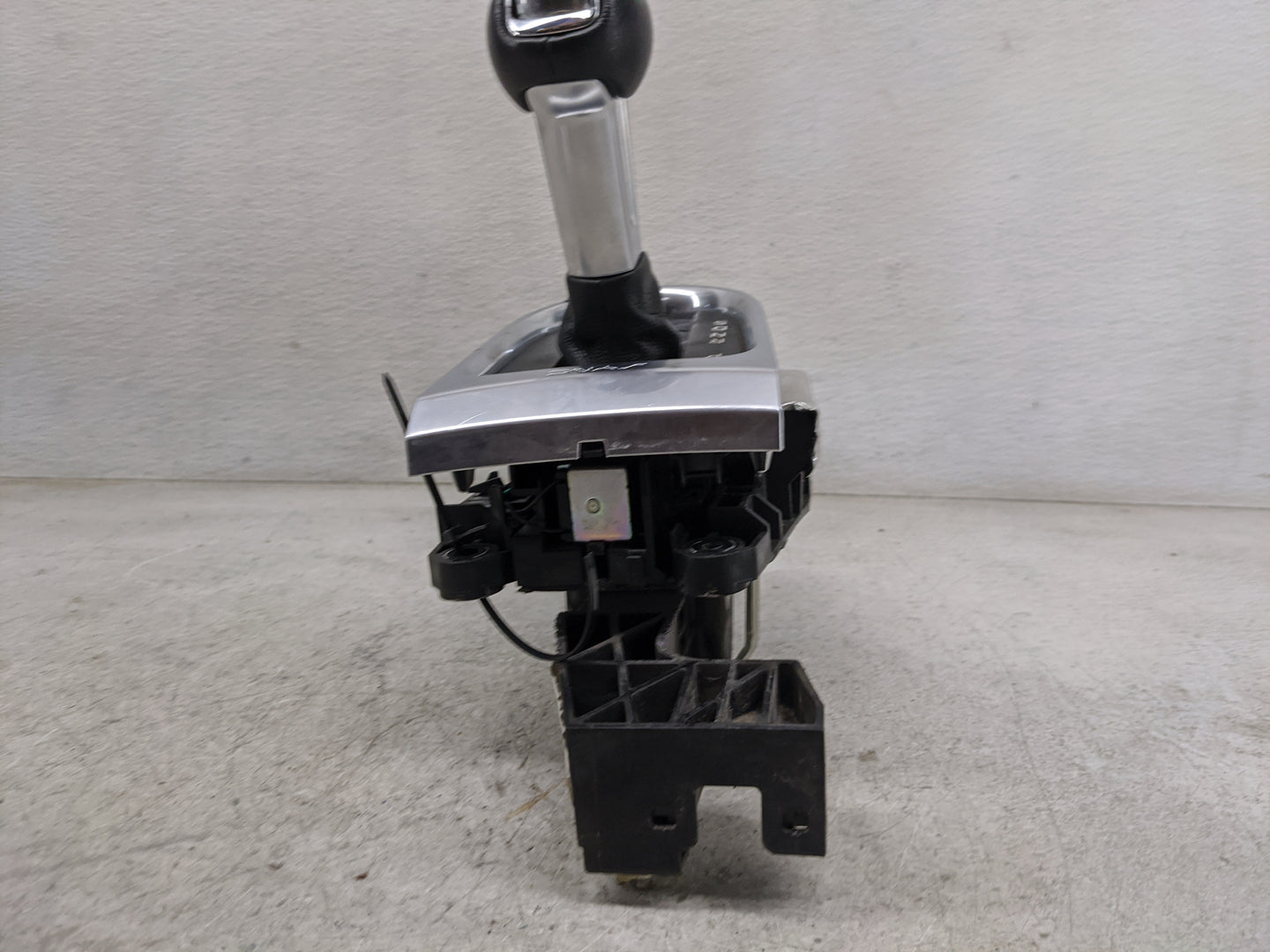 2019 Ford Mustang Floor Console Assembly Shifter - Oemusedautoparts1.com