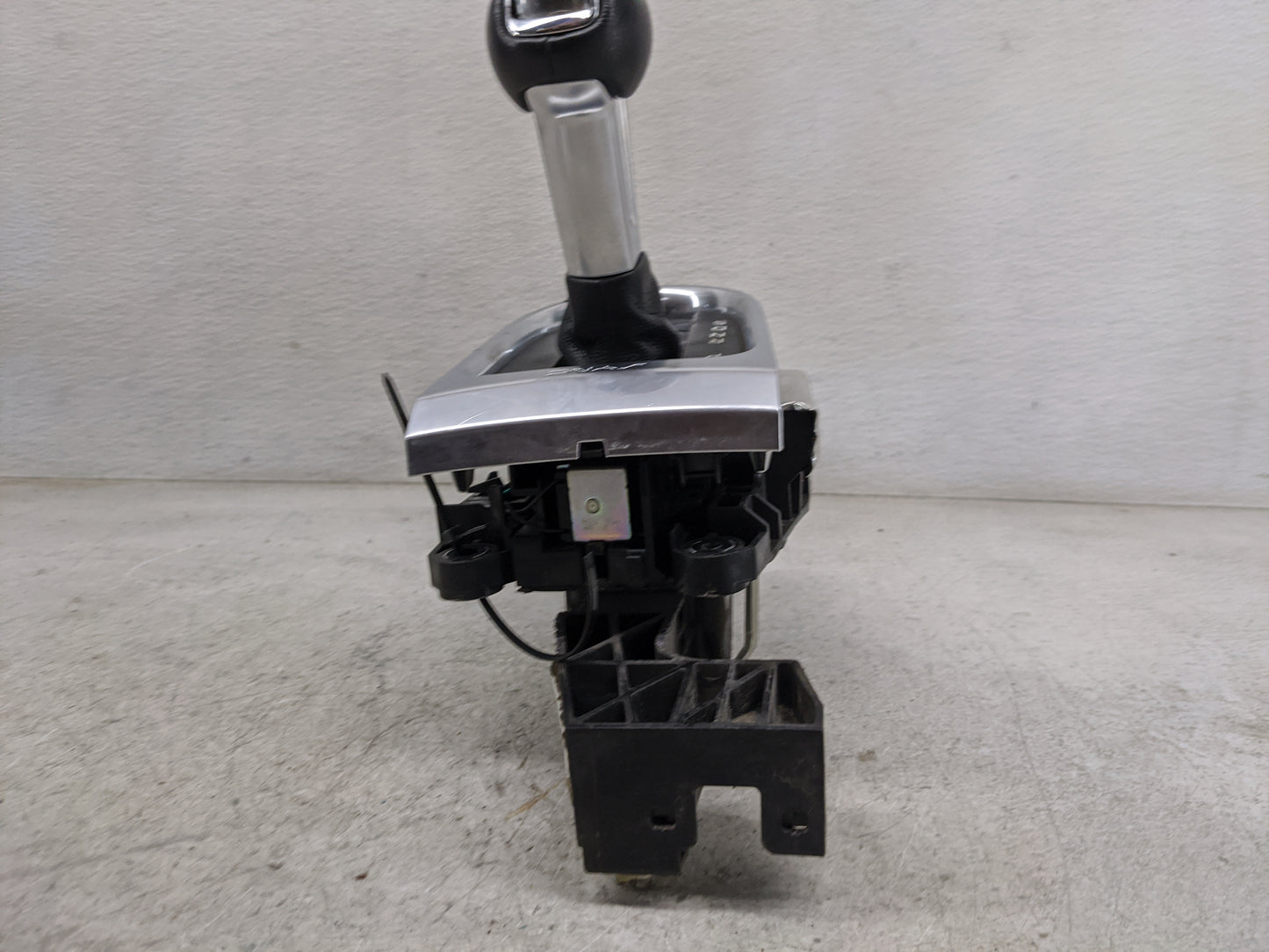 2019 Ford Mustang Floor Console Assembly Shifter - Oemusedautoparts1.com