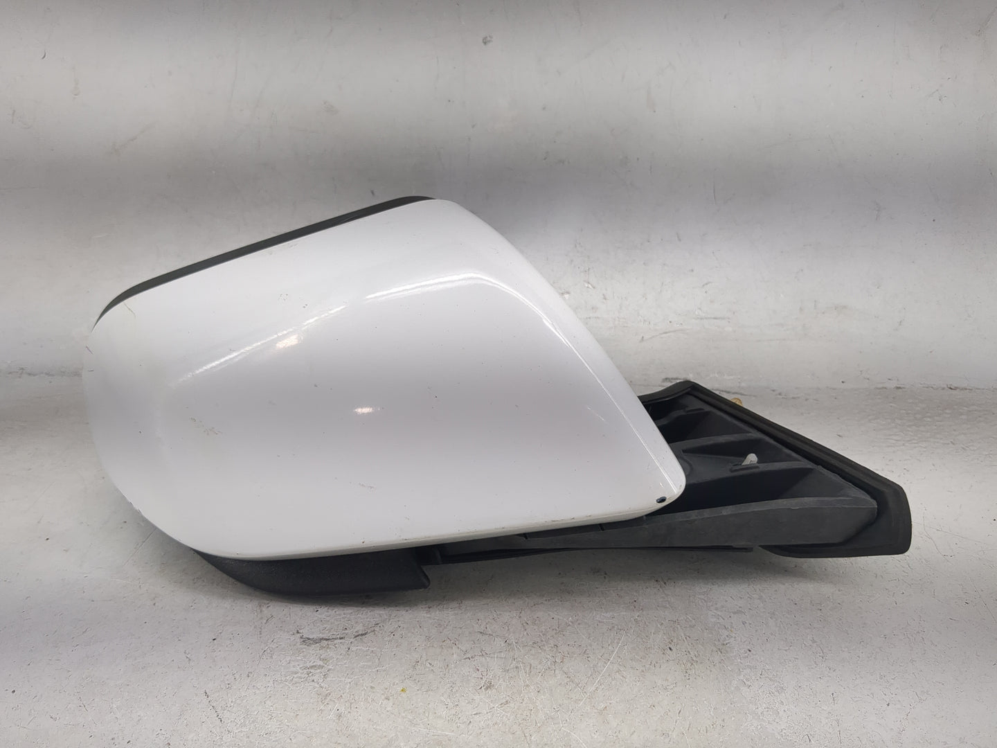 2015-2020 Ford Mustang Passenger Side View Mirror - Right Door Mirror OEM Used - Oemusedautoparts1.com